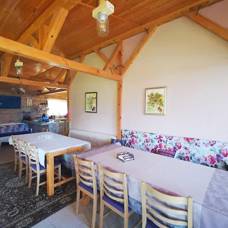 Penzion Guest House Ezerets 3*