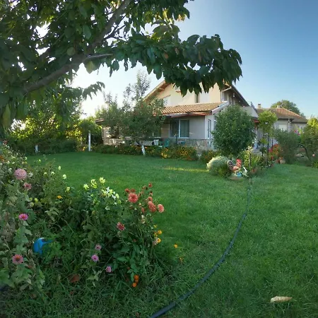 Guest House Ezerets *