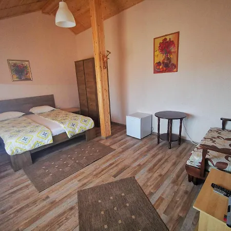 Guest House Ezerets *
