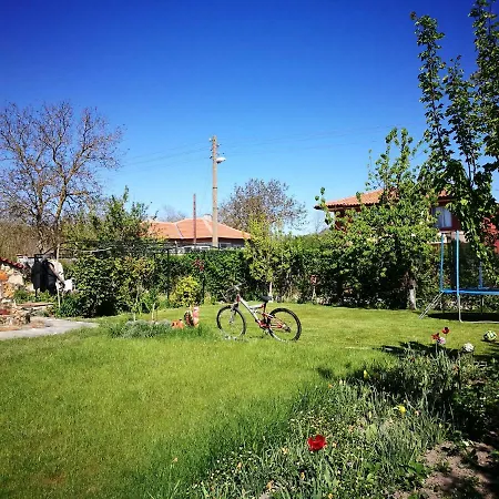 Guest House Ezerets Гостевой дом