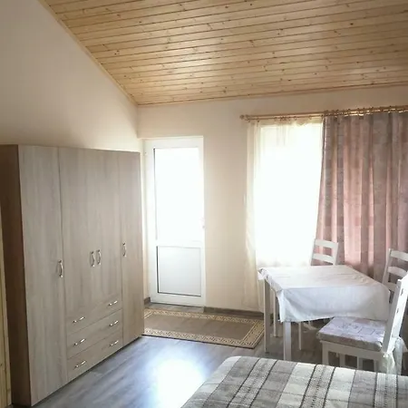 Guest House Ezerets *
